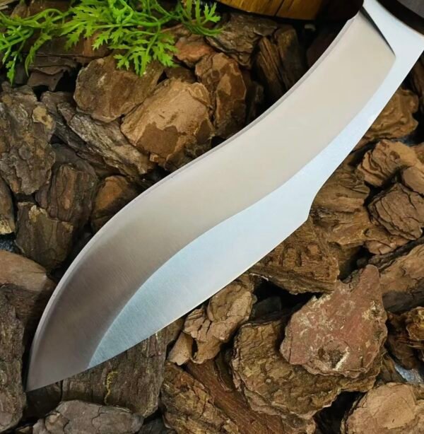 Strong winds. Mountain patrol knife