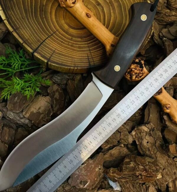 Strong winds. Mountain patrol knife